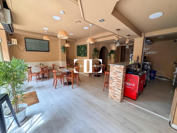 Local comercial en O Calvario con doble fachada y cafetería – Excelente ubicación