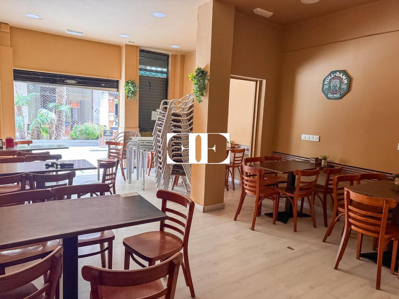 Local comercial en O Calvario con doble fachada y cafetería – Excelente ubicación