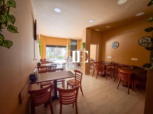 Local comercial en O Calvario con doble fachada y cafetería – Excelente ubicación