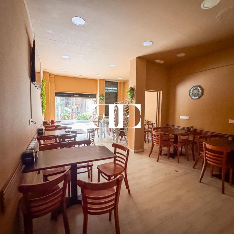 Local comercial en O Calvario con doble fachada y cafetería – Excelente ubicación