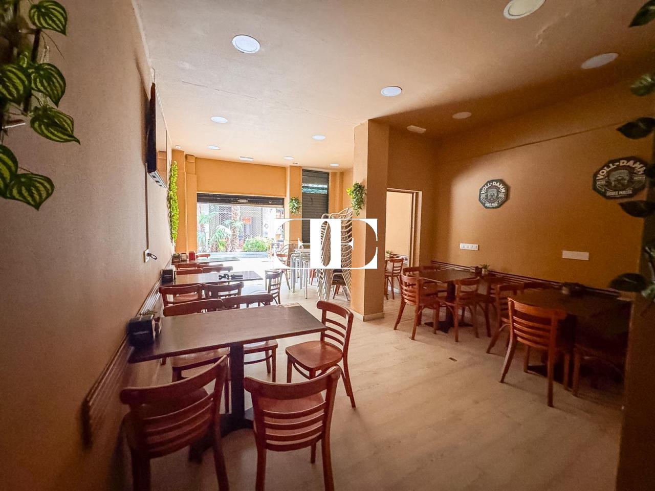 Local comercial en O Calvario con doble fachada y cafetería – Excelente ubicación