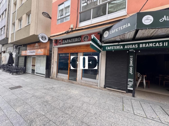 Local comercial en O Calvario con doble fachada y cafetería – Excelente ubicación