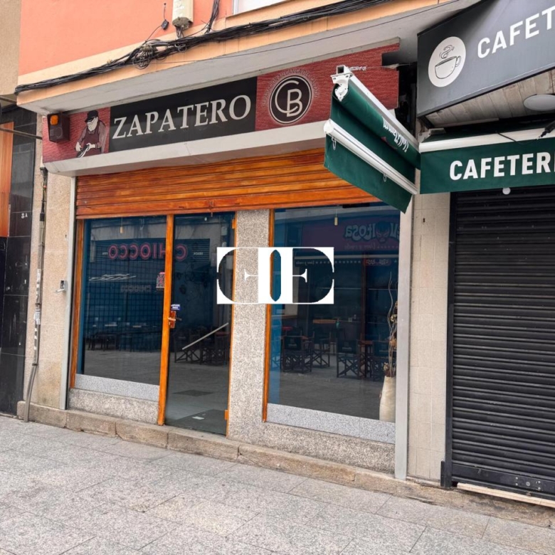 Local comercial en O Calvario con doble fachada y cafetería – Excelente ubicación