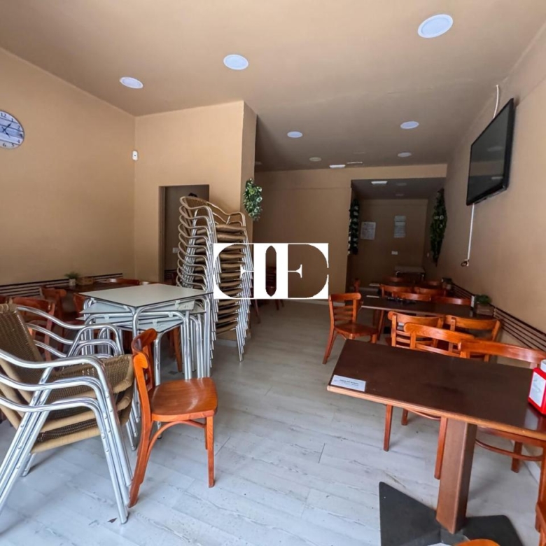 Local comercial en O Calvario con doble fachada y cafetería – Excelente ubicación