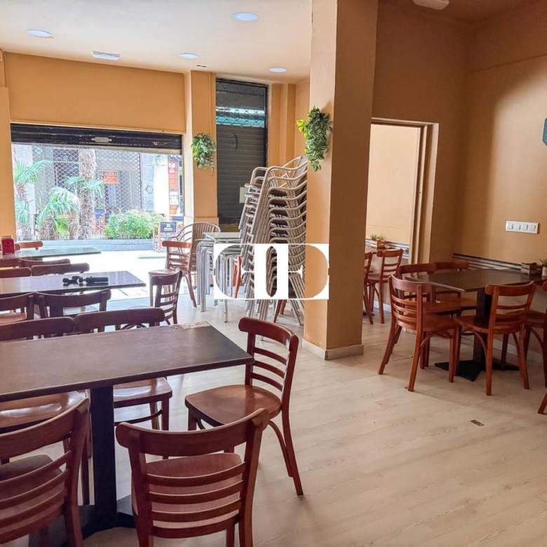 Local comercial en O Calvario con doble fachada y cafetería – Excelente ubicación