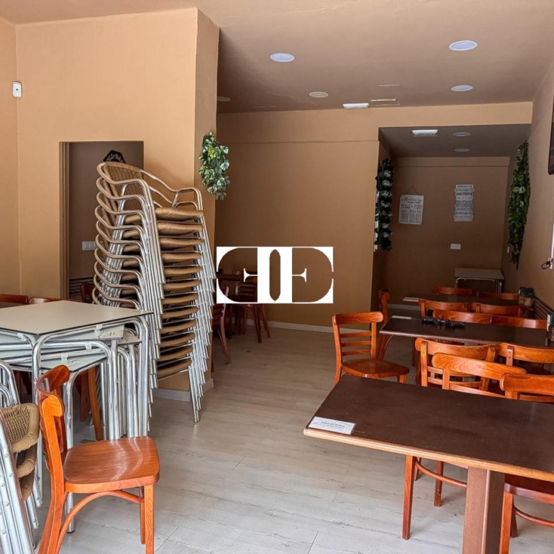Local comercial en O Calvario con doble fachada y cafetería – Excelente ubicación