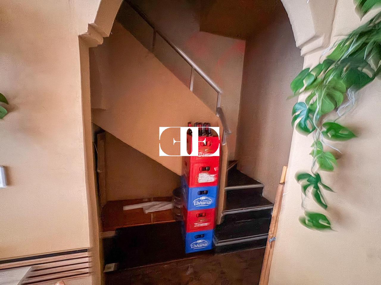 Local comercial en O Calvario con doble fachada y cafetería – Excelente ubicación