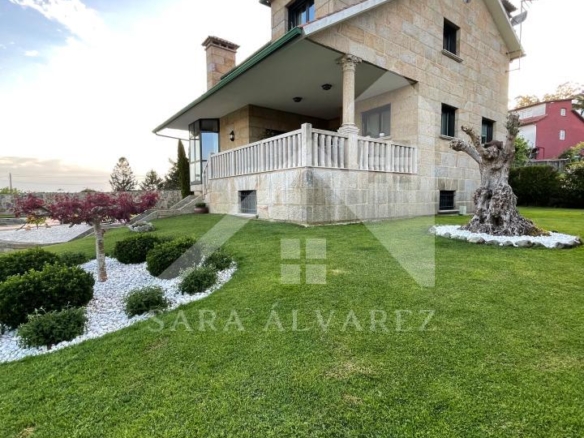 SE VENDE CASA O CHALET DE PIEDRA CON 5 HABITACIONES Y CON VISTAS A LA RIA PROXIMO A PONTEVEDRA