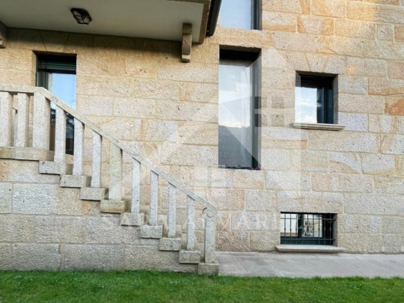 SE VENDE CASA O CHALET DE PIEDRA CON 5 HABITACIONES Y CON VISTAS A LA RIA PROXIMO A PONTEVEDRA