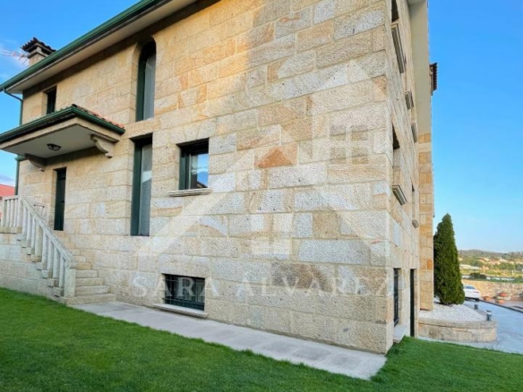 SE VENDE CASA O CHALET DE PIEDRA CON 5 HABITACIONES Y CON VISTAS A LA RIA PROXIMO A PONTEVEDRA