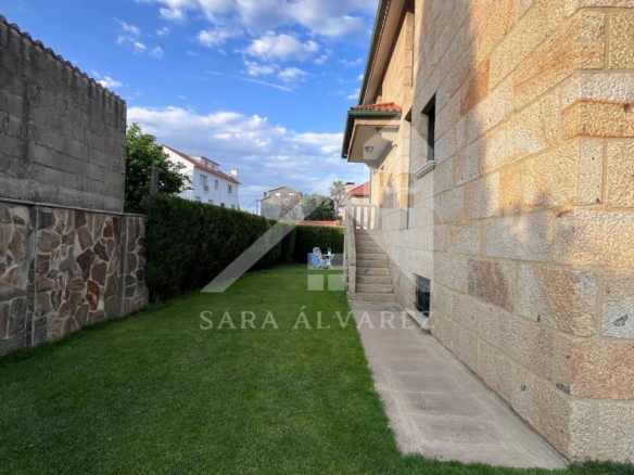 SE VENDE CASA O CHALET DE PIEDRA CON 5 HABITACIONES Y CON VISTAS A LA RIA PROXIMO A PONTEVEDRA
