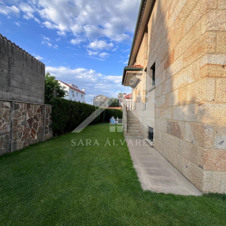 SE VENDE CASA O CHALET DE PIEDRA CON 5 HABITACIONES Y CON VISTAS A LA RIA PROXIMO A PONTEVEDRA