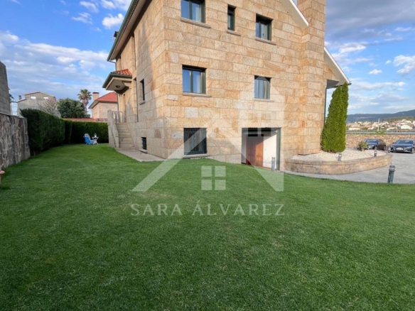 SE VENDE CASA O CHALET DE PIEDRA CON 5 HABITACIONES Y CON VISTAS A LA RIA PROXIMO A PONTEVEDRA