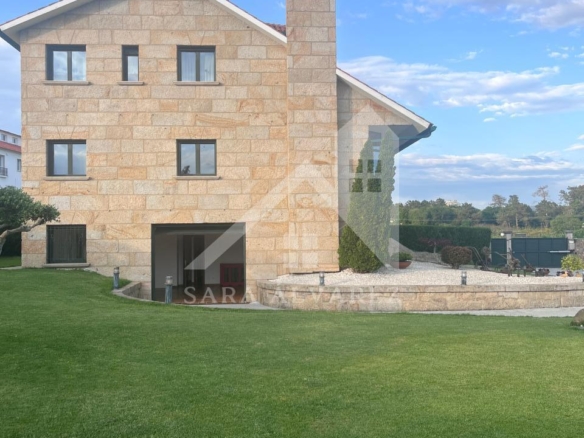 SE VENDE CASA O CHALET DE PIEDRA CON 5 HABITACIONES Y CON VISTAS A LA RIA PROXIMO A PONTEVEDRA