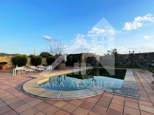 SE VENDE CASA O CHALET DE PIEDRA CON 5 HABITACIONES Y CON VISTAS A LA RIA PROXIMO A PONTEVEDRA