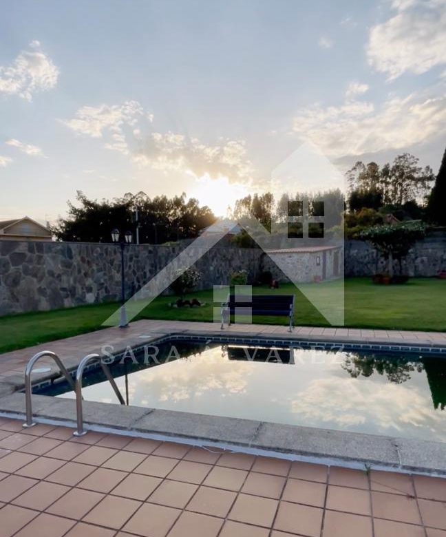 SE VENDE CASA O CHALET DE PIEDRA CON 5 HABITACIONES Y CON VISTAS A LA RIA PROXIMO A PONTEVEDRA