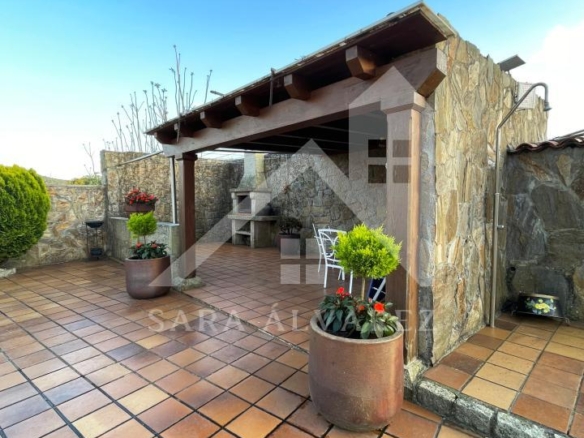 SE VENDE CASA O CHALET DE PIEDRA CON 5 HABITACIONES Y CON VISTAS A LA RIA PROXIMO A PONTEVEDRA
