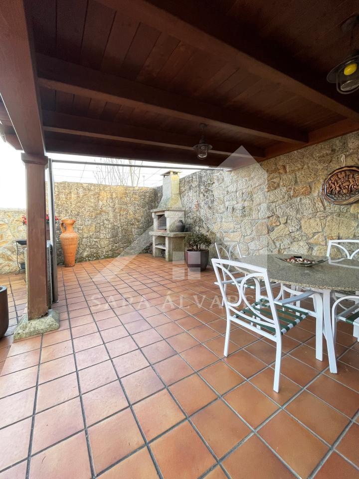 177919101124300041087_174629144164 SE VENDE CASA O CHALET DE PIEDRA CON 5 HABITACIONES Y CON VISTAS A LA RIA PROXIMO A PONTEVEDRA
