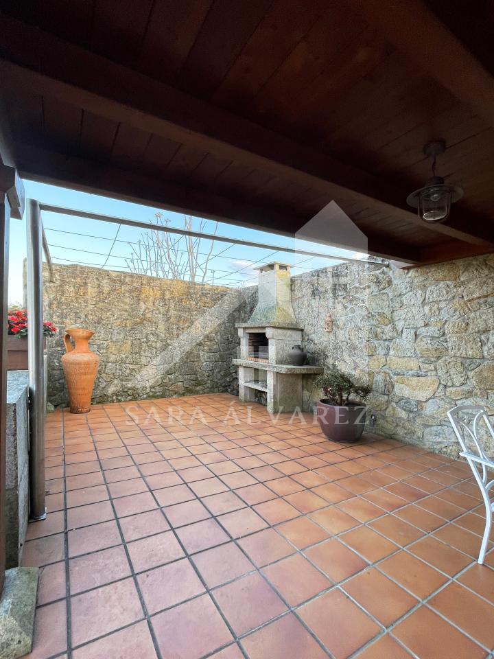 177919101137300041087_174629146332 SE VENDE CASA O CHALET DE PIEDRA CON 5 HABITACIONES Y CON VISTAS A LA RIA PROXIMO A PONTEVEDRA