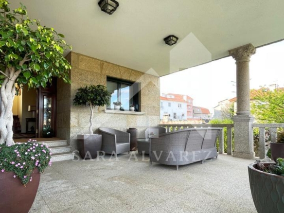 SE VENDE CASA O CHALET DE PIEDRA CON 5 HABITACIONES Y CON VISTAS A LA RIA PROXIMO A PONTEVEDRA