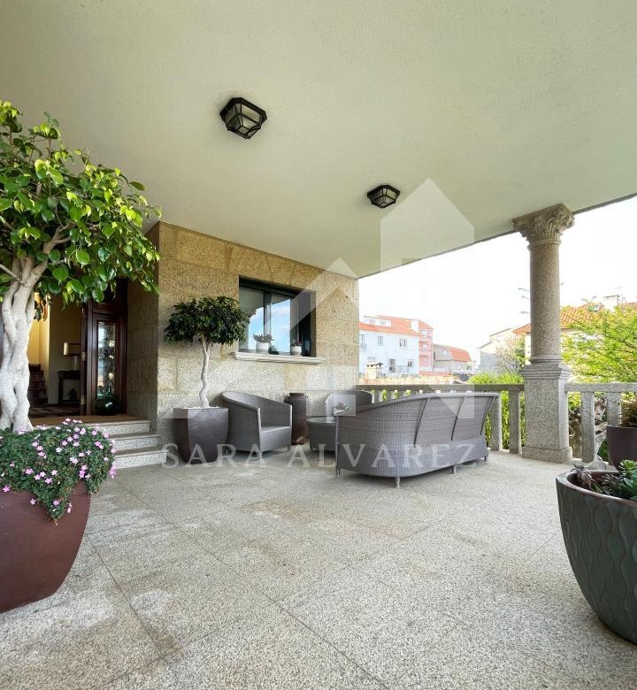 SE VENDE CASA O CHALET DE PIEDRA CON 5 HABITACIONES Y CON VISTAS A LA RIA PROXIMO A PONTEVEDRA