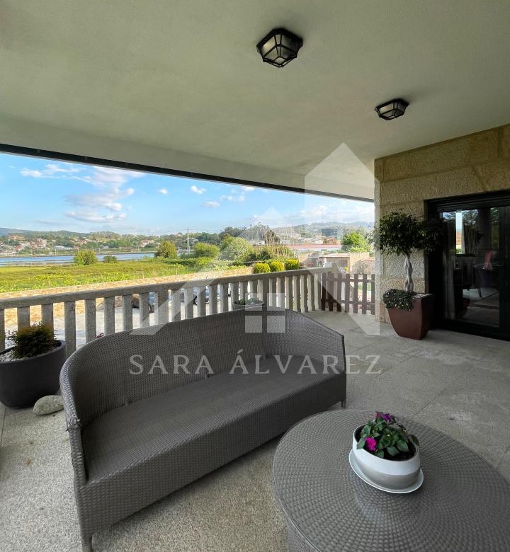 SE VENDE CASA O CHALET DE PIEDRA CON 5 HABITACIONES Y CON VISTAS A LA RIA PROXIMO A PONTEVEDRA