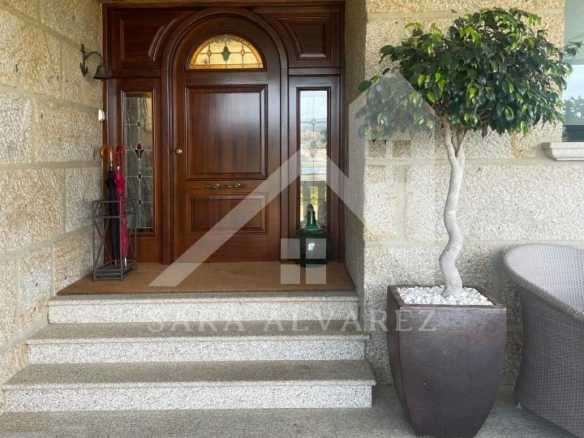 SE VENDE CASA O CHALET DE PIEDRA CON 5 HABITACIONES Y CON VISTAS A LA RIA PROXIMO A PONTEVEDRA