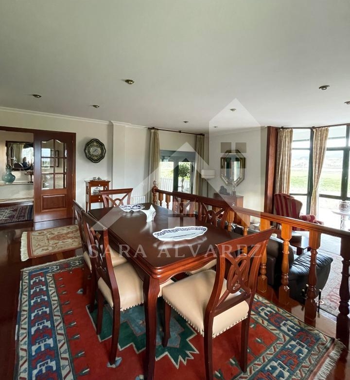 SE VENDE CASA O CHALET DE PIEDRA CON 5 HABITACIONES Y CON VISTAS A LA RIA PROXIMO A PONTEVEDRA