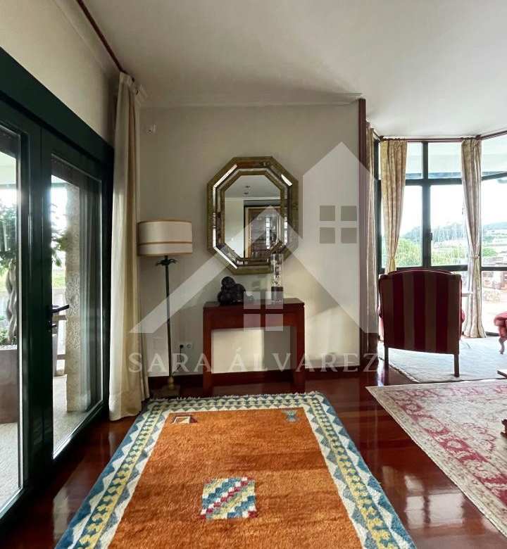 SE VENDE CASA O CHALET DE PIEDRA CON 5 HABITACIONES Y CON VISTAS A LA RIA PROXIMO A PONTEVEDRA