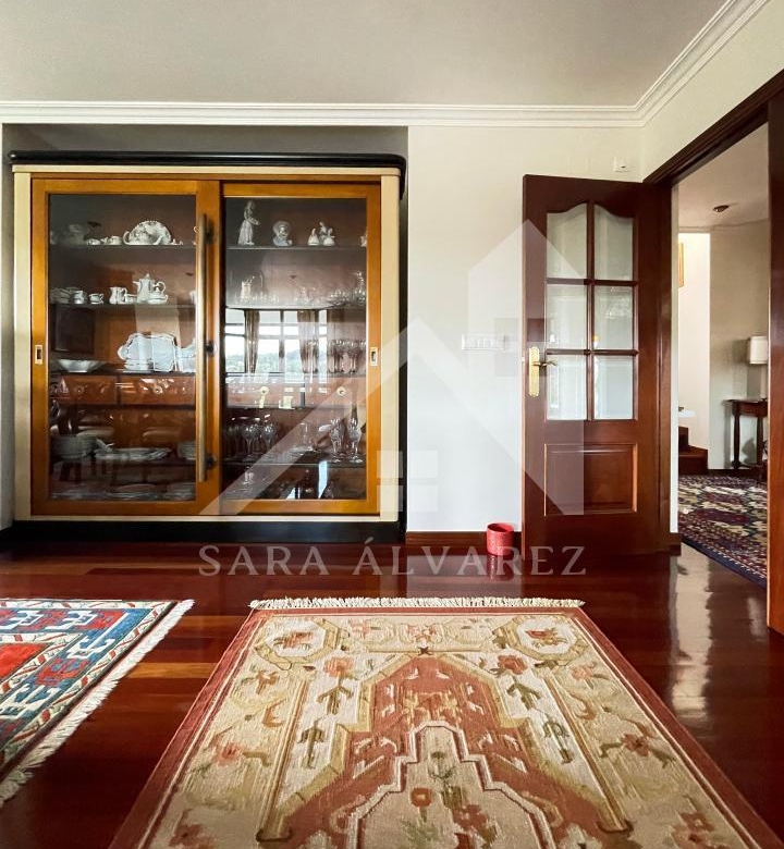 SE VENDE CASA O CHALET DE PIEDRA CON 5 HABITACIONES Y CON VISTAS A LA RIA PROXIMO A PONTEVEDRA