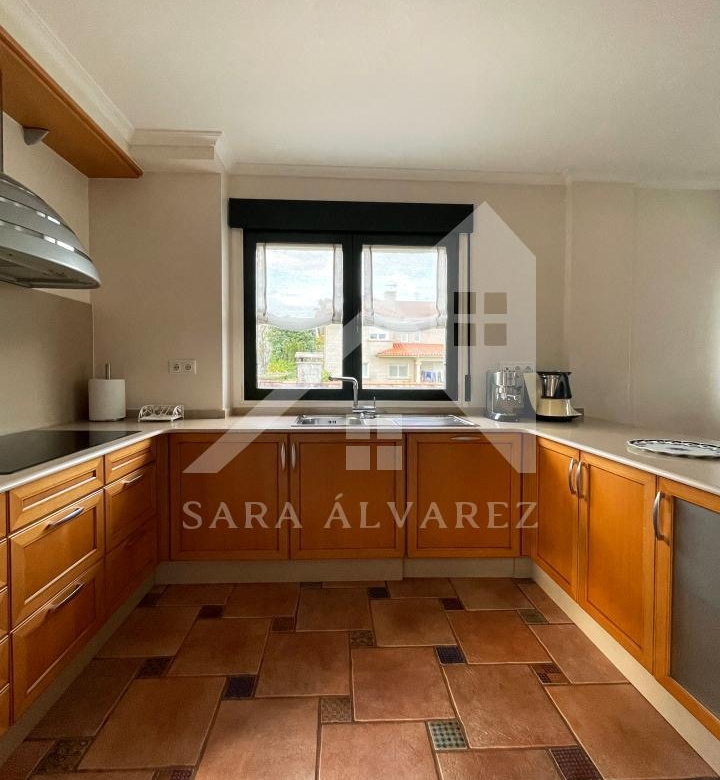 SE VENDE CASA O CHALET DE PIEDRA CON 5 HABITACIONES Y CON VISTAS A LA RIA PROXIMO A PONTEVEDRA