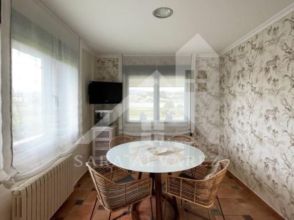 SE VENDE CASA O CHALET DE PIEDRA CON 5 HABITACIONES Y CON VISTAS A LA RIA PROXIMO A PONTEVEDRA