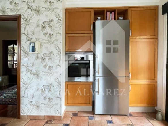 SE VENDE CASA O CHALET DE PIEDRA CON 5 HABITACIONES Y CON VISTAS A LA RIA PROXIMO A PONTEVEDRA