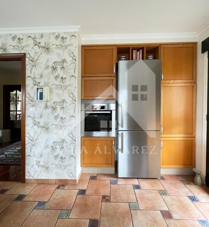 SE VENDE CASA O CHALET DE PIEDRA CON 5 HABITACIONES Y CON VISTAS A LA RIA PROXIMO A PONTEVEDRA