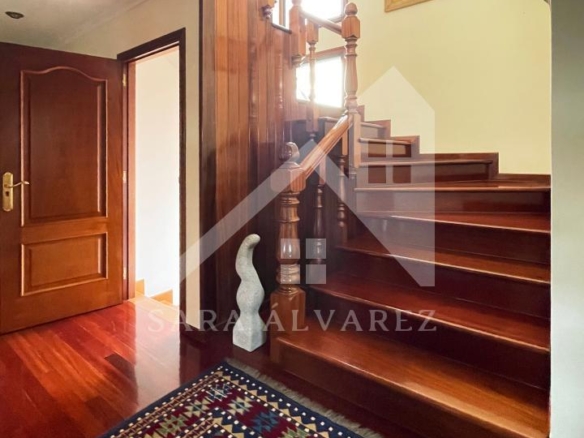 SE VENDE CASA O CHALET DE PIEDRA CON 5 HABITACIONES Y CON VISTAS A LA RIA PROXIMO A PONTEVEDRA