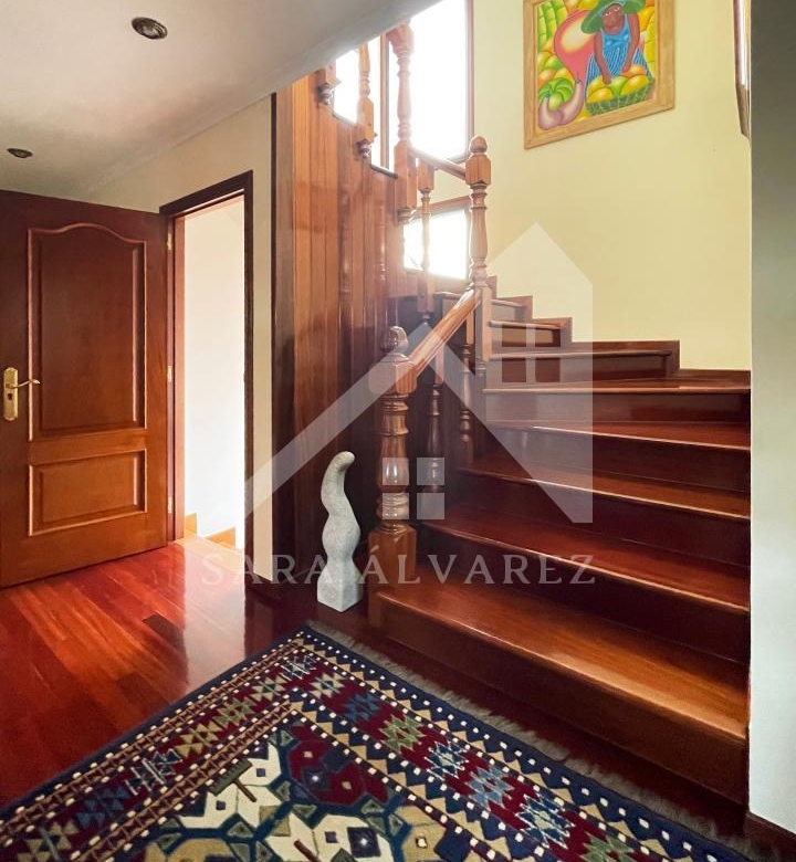 SE VENDE CASA O CHALET DE PIEDRA CON 5 HABITACIONES Y CON VISTAS A LA RIA PROXIMO A PONTEVEDRA