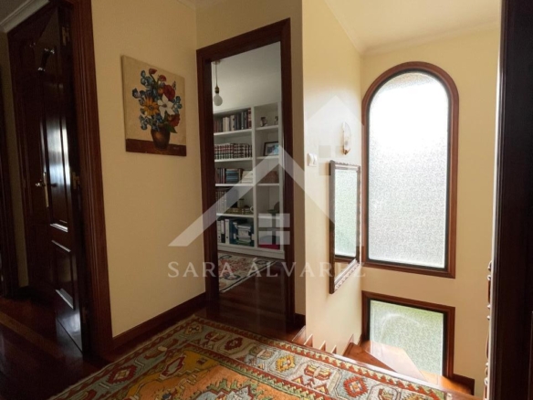 SE VENDE CASA O CHALET DE PIEDRA CON 5 HABITACIONES Y CON VISTAS A LA RIA PROXIMO A PONTEVEDRA