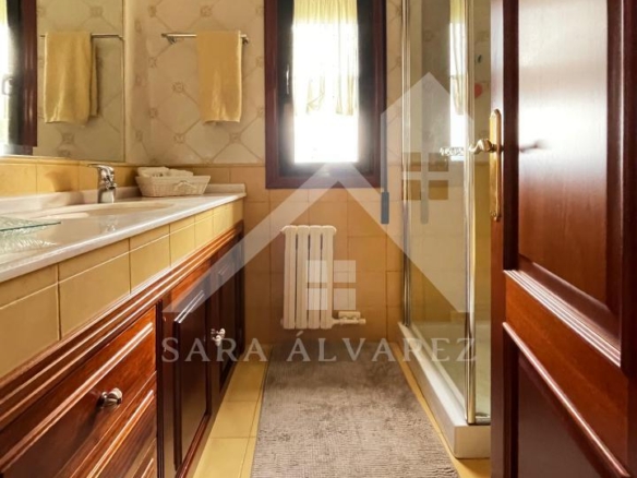 SE VENDE CASA O CHALET DE PIEDRA CON 5 HABITACIONES Y CON VISTAS A LA RIA PROXIMO A PONTEVEDRA