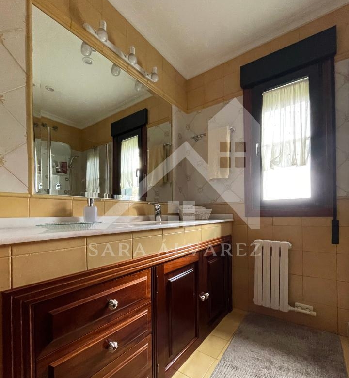 SE VENDE CASA O CHALET DE PIEDRA CON 5 HABITACIONES Y CON VISTAS A LA RIA PROXIMO A PONTEVEDRA