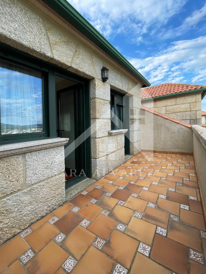 177919103244700041087_174629194959 SE VENDE CASA O CHALET DE PIEDRA CON 5 HABITACIONES Y CON VISTAS A LA RIA PROXIMO A PONTEVEDRA