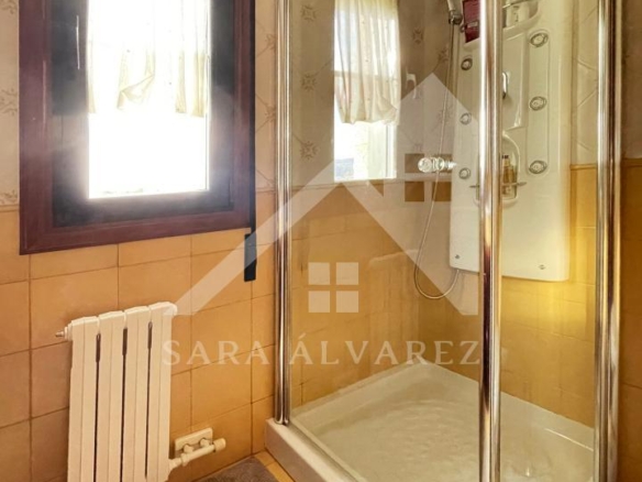 SE VENDE CASA O CHALET DE PIEDRA CON 5 HABITACIONES Y CON VISTAS A LA RIA PROXIMO A PONTEVEDRA