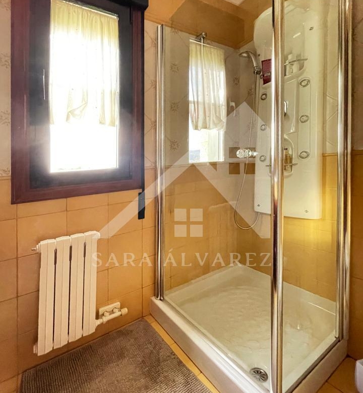 SE VENDE CASA O CHALET DE PIEDRA CON 5 HABITACIONES Y CON VISTAS A LA RIA PROXIMO A PONTEVEDRA