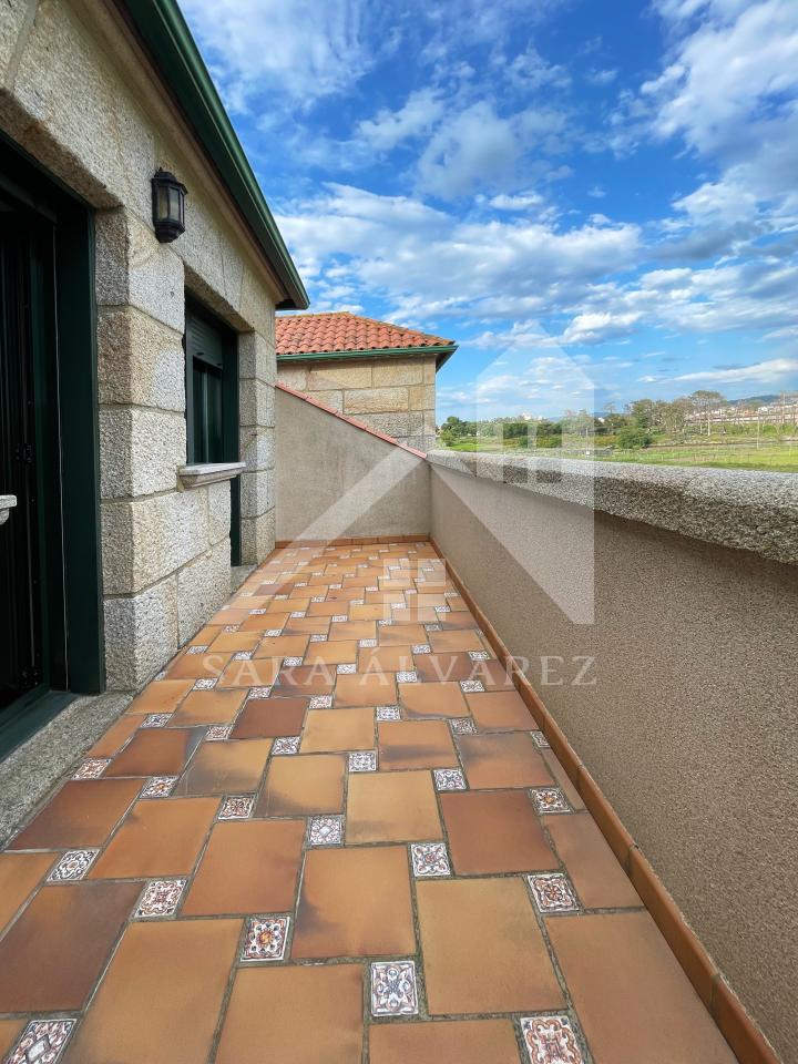 177919103353200041087_174629192440 SE VENDE CASA O CHALET DE PIEDRA CON 5 HABITACIONES Y CON VISTAS A LA RIA PROXIMO A PONTEVEDRA