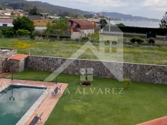 SE VENDE CASA O CHALET DE PIEDRA CON 5 HABITACIONES Y CON VISTAS A LA RIA PROXIMO A PONTEVEDRA
