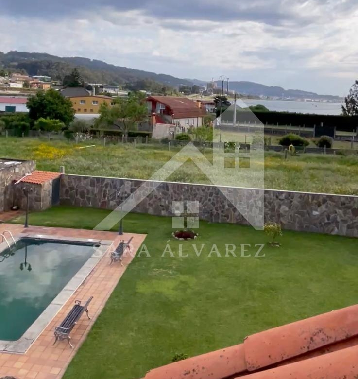 SE VENDE CASA O CHALET DE PIEDRA CON 5 HABITACIONES Y CON VISTAS A LA RIA PROXIMO A PONTEVEDRA