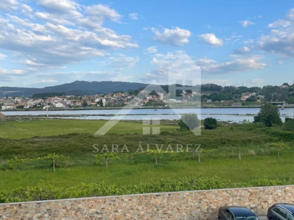 SE VENDE CASA O CHALET DE PIEDRA CON 5 HABITACIONES Y CON VISTAS A LA RIA PROXIMO A PONTEVEDRA