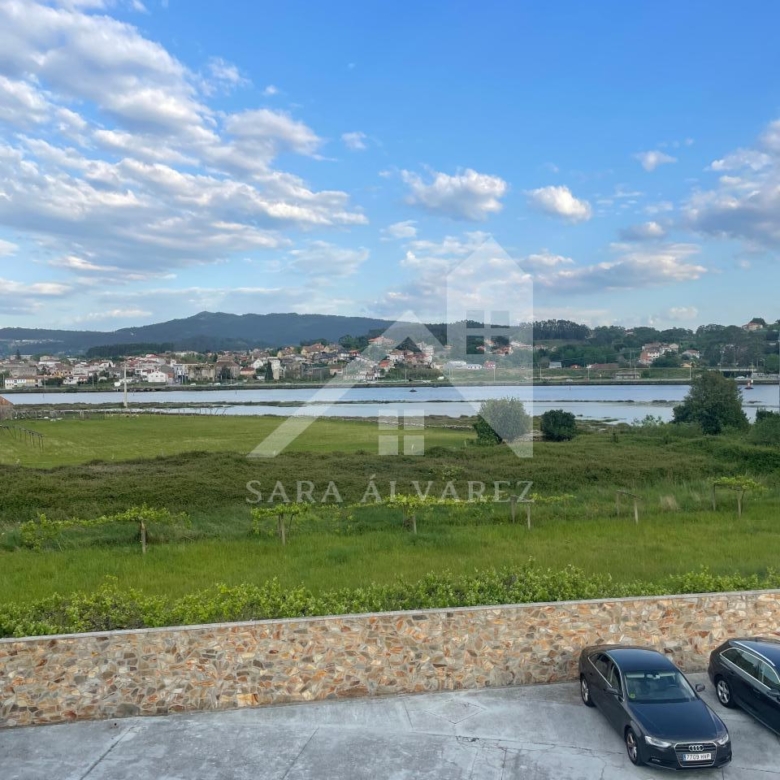 SE VENDE CASA O CHALET DE PIEDRA CON 5 HABITACIONES Y CON VISTAS A LA RIA PROXIMO A PONTEVEDRA