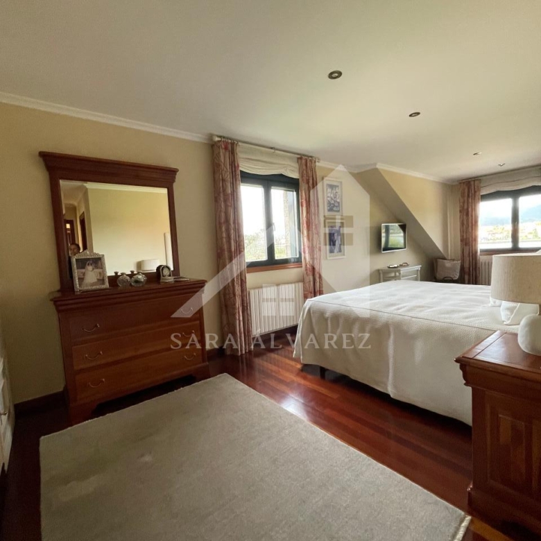 SE VENDE CASA O CHALET DE PIEDRA CON 5 HABITACIONES Y CON VISTAS A LA RIA PROXIMO A PONTEVEDRA