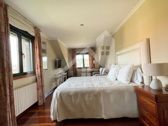 SE VENDE CASA O CHALET DE PIEDRA CON 5 HABITACIONES Y CON VISTAS A LA RIA PROXIMO A PONTEVEDRA