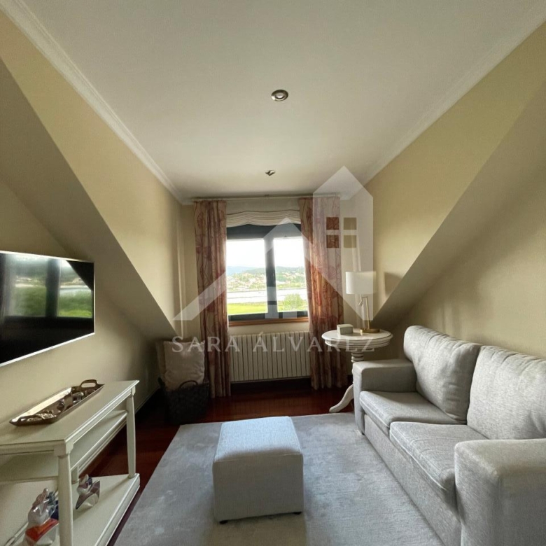 SE VENDE CASA O CHALET DE PIEDRA CON 5 HABITACIONES Y CON VISTAS A LA RIA PROXIMO A PONTEVEDRA